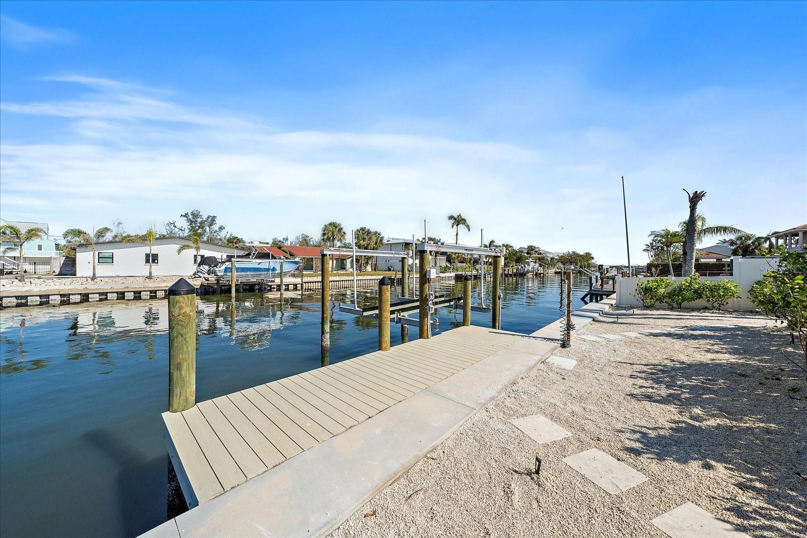 504 BAYVIEW DR
