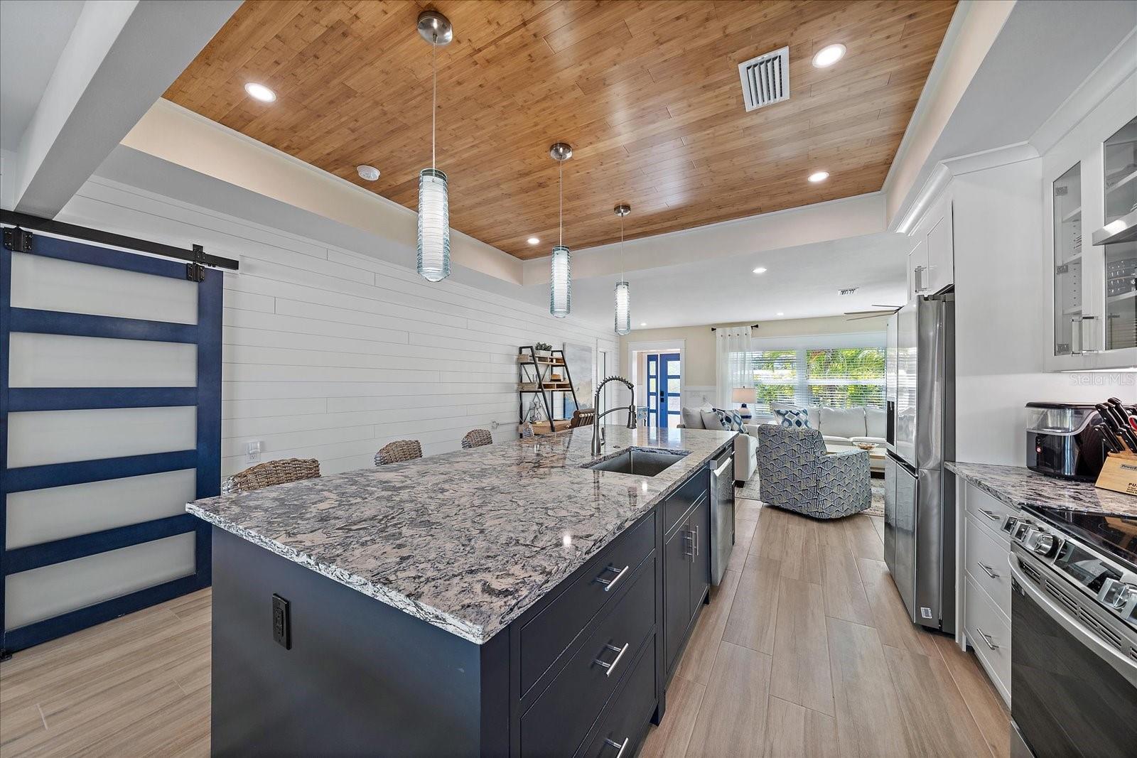 504 BAYVIEW DR