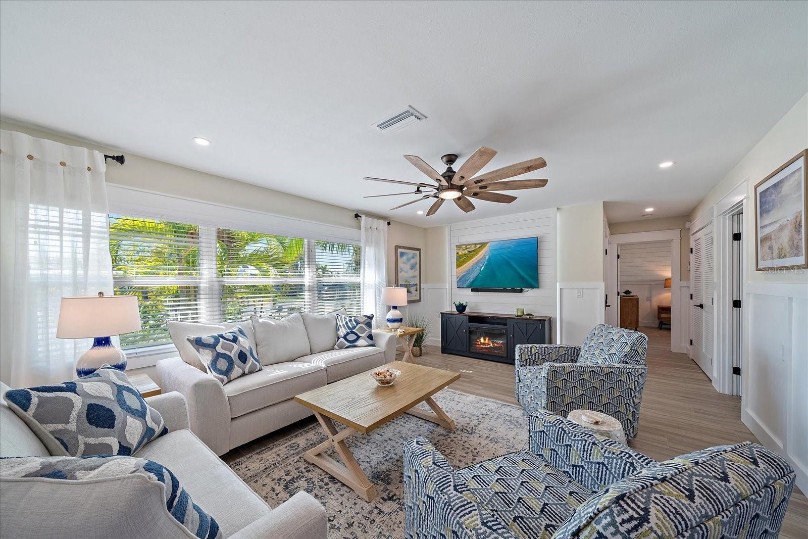 504 BAYVIEW DR