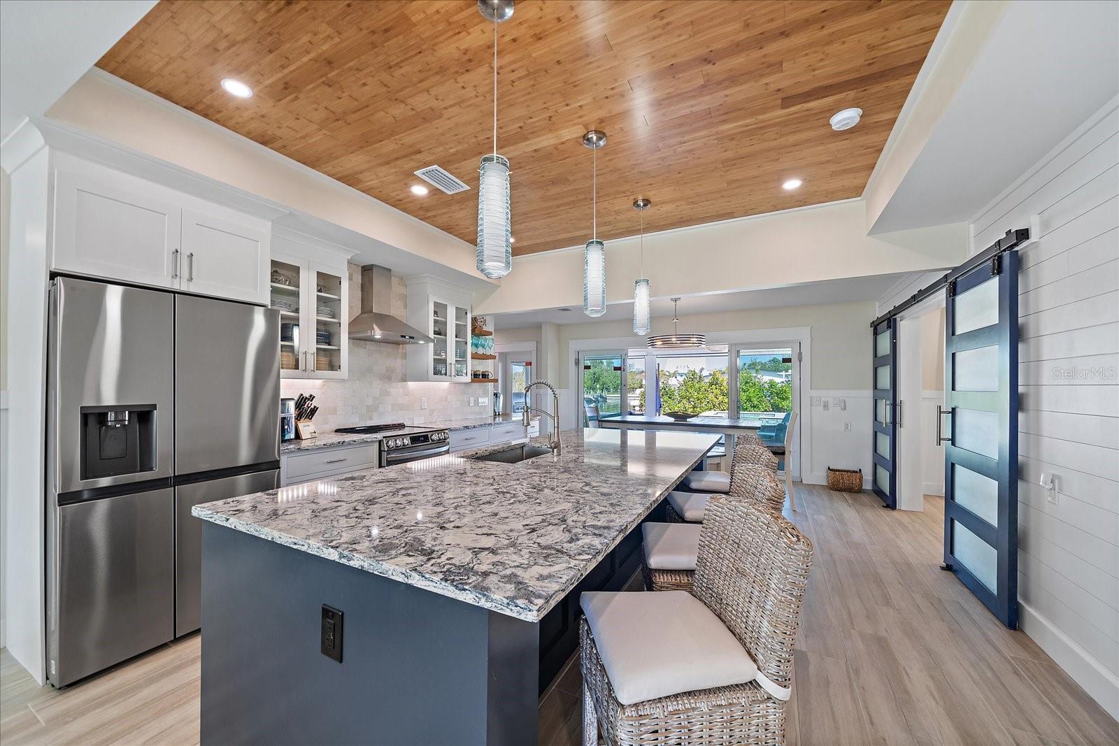 504 BAYVIEW DR