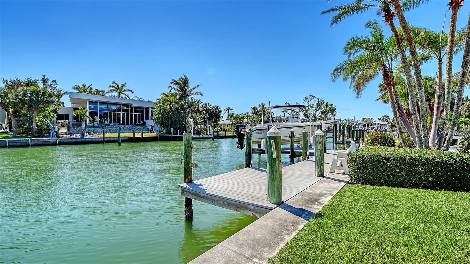 732 SIESTA DR