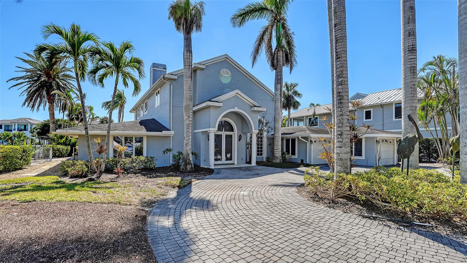 732 SIESTA DR