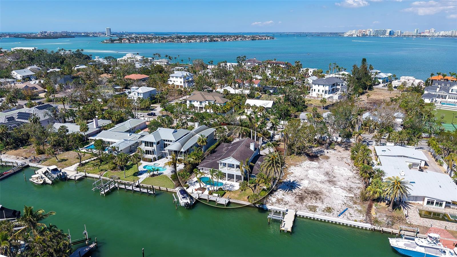 732 SIESTA DR