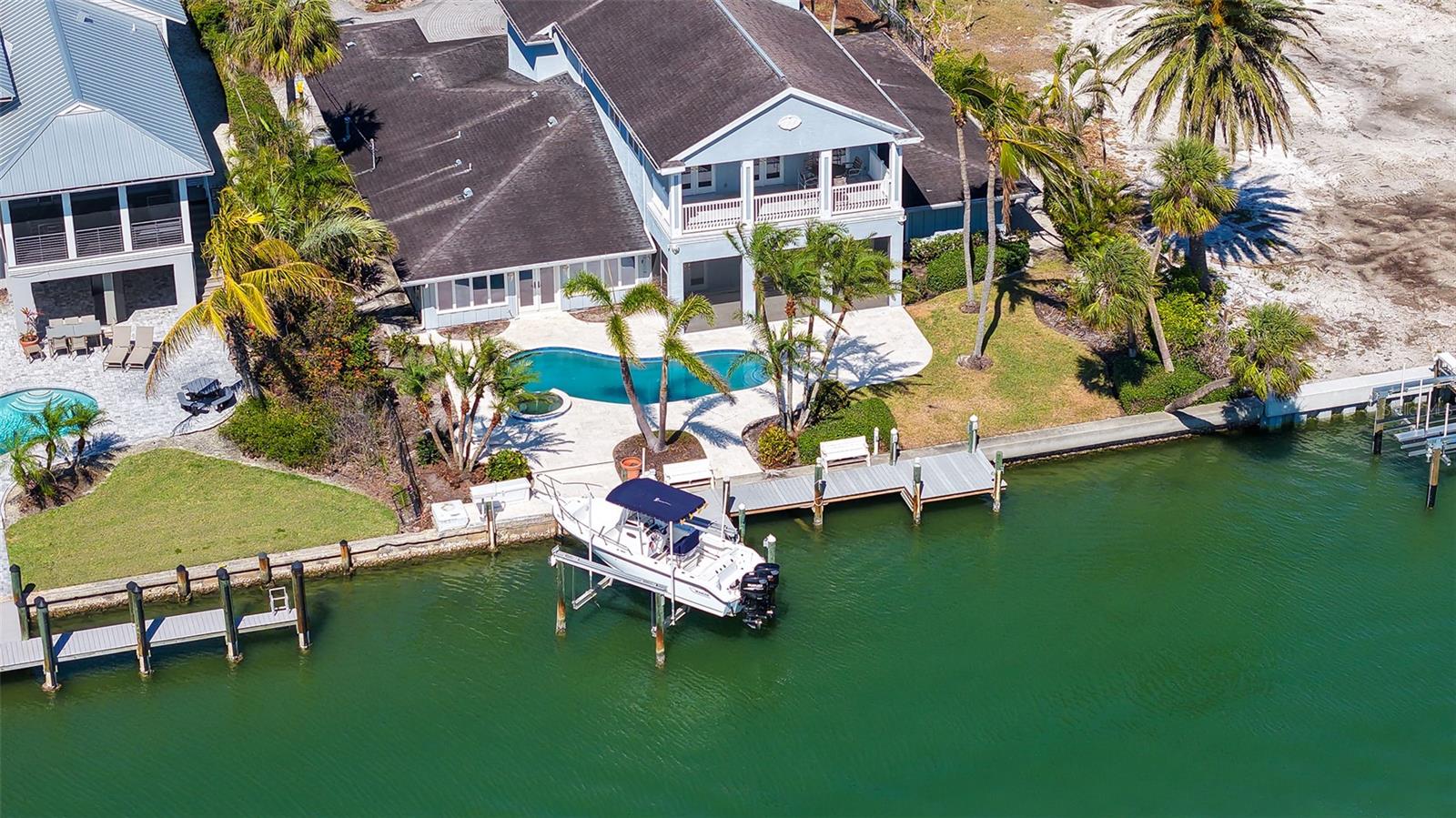 732 SIESTA DR