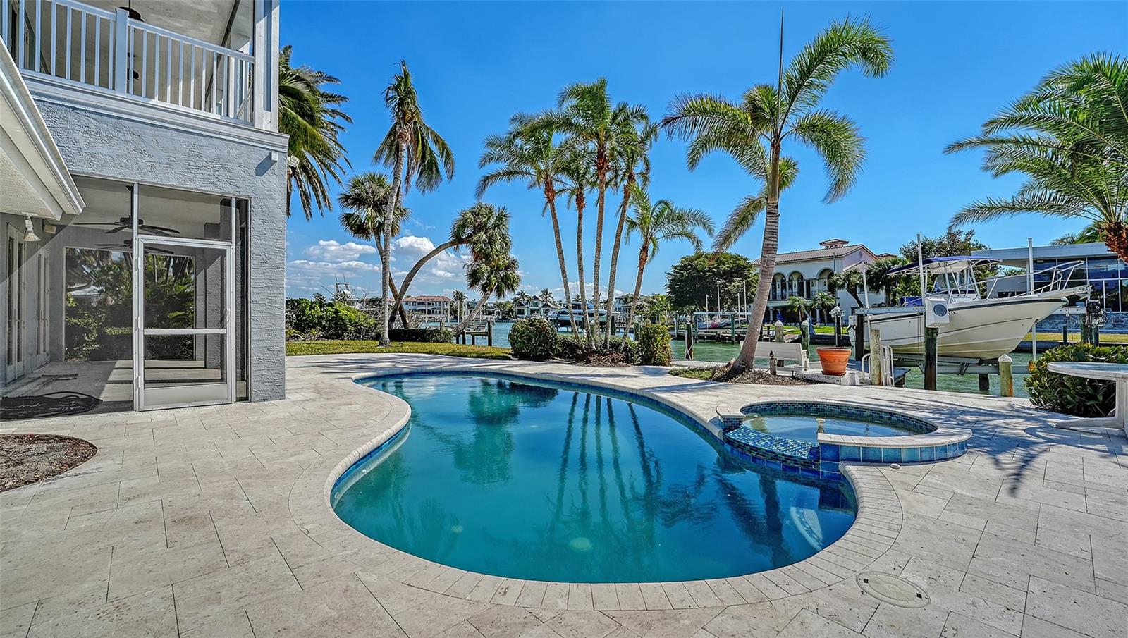 732 SIESTA DR