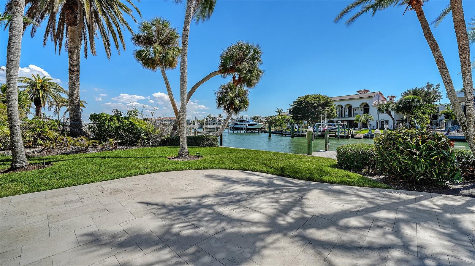 732 SIESTA DR