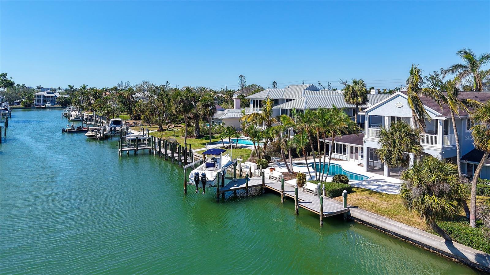 732 SIESTA DR