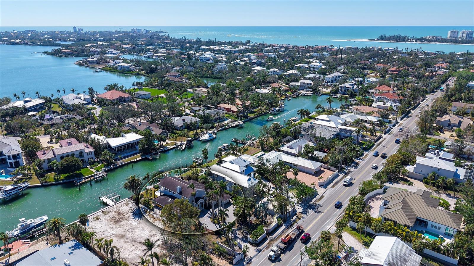 732 SIESTA DR