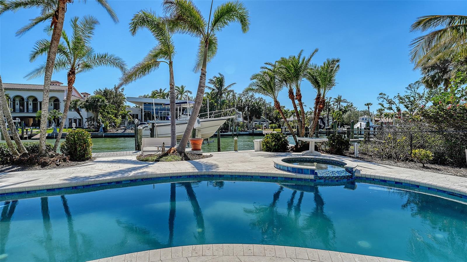 732 SIESTA DR