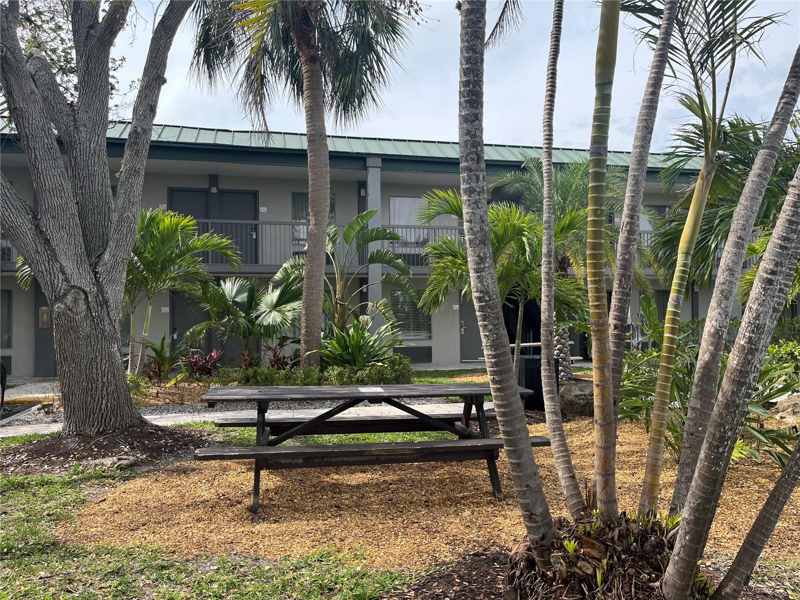 7150 N TAMIAMI TRL #S512