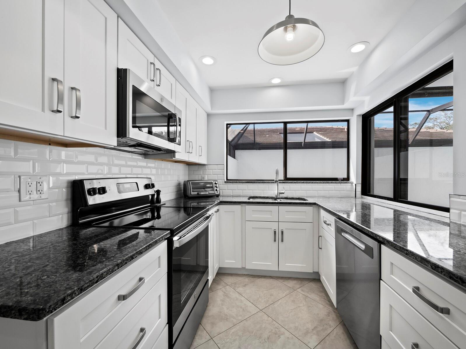 3729 GLEN OAKS MANOR DR