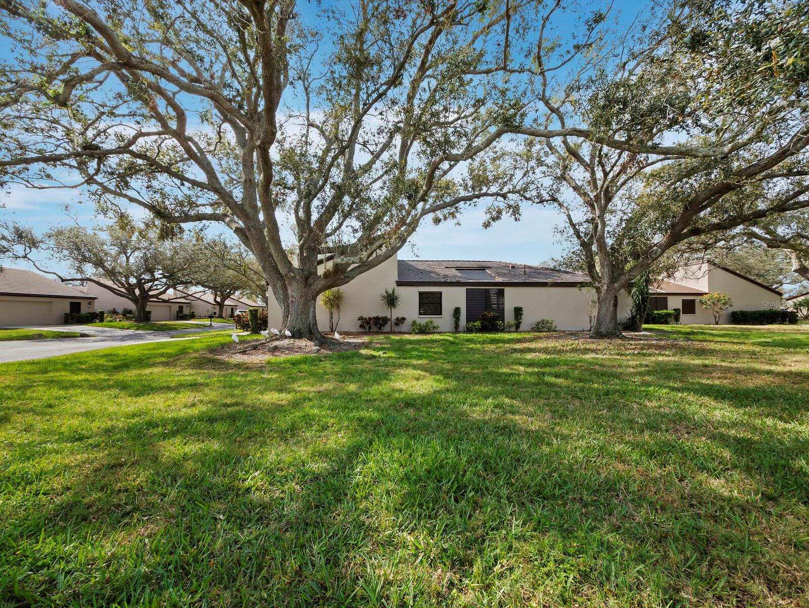 3729 GLEN OAKS MANOR DR