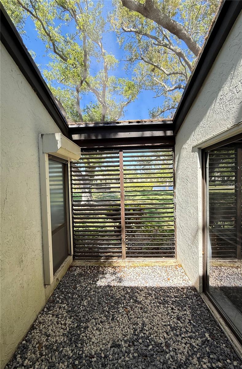 3729 GLEN OAKS MANOR DR
