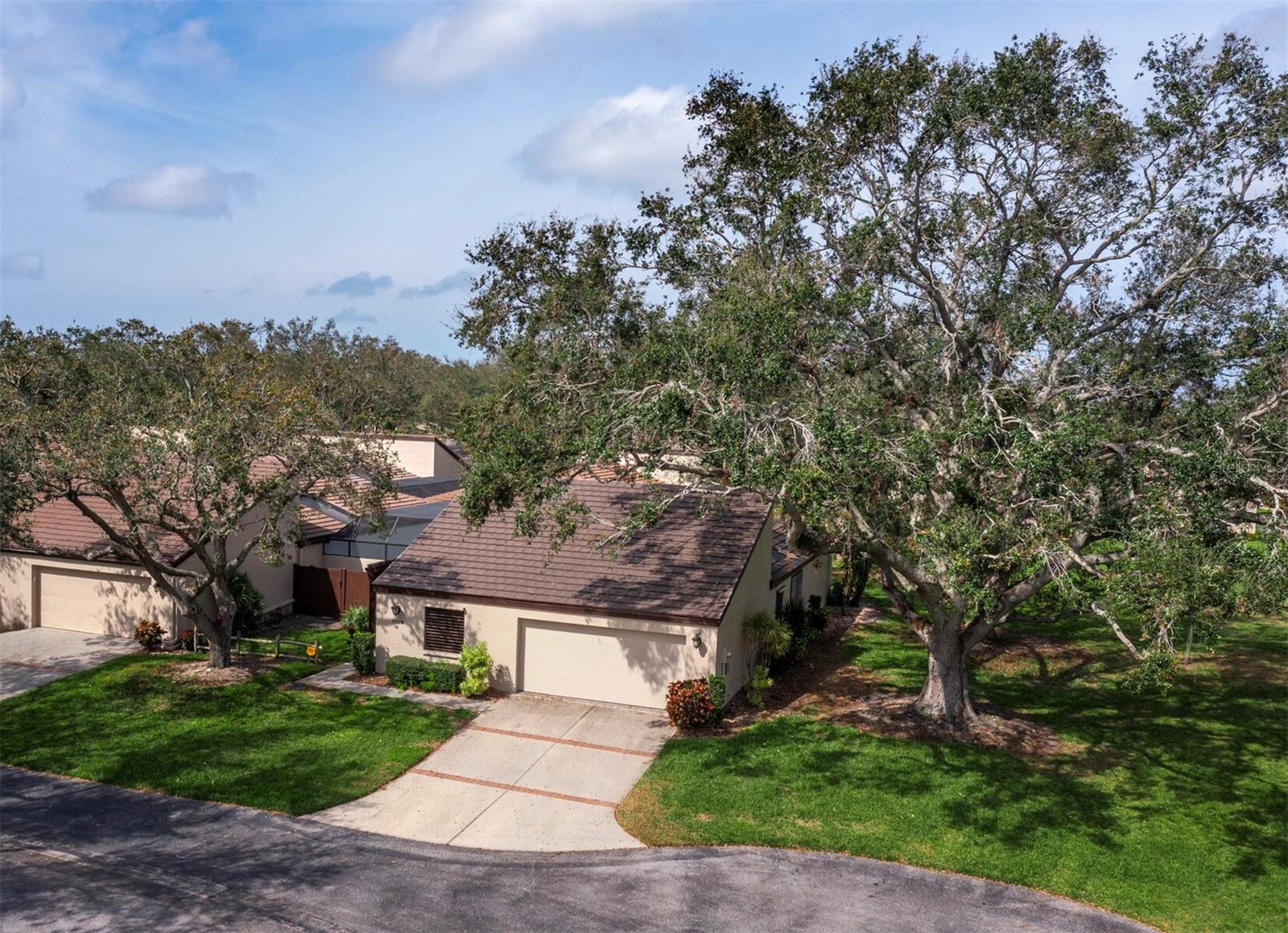 3729 GLEN OAKS MANOR DR