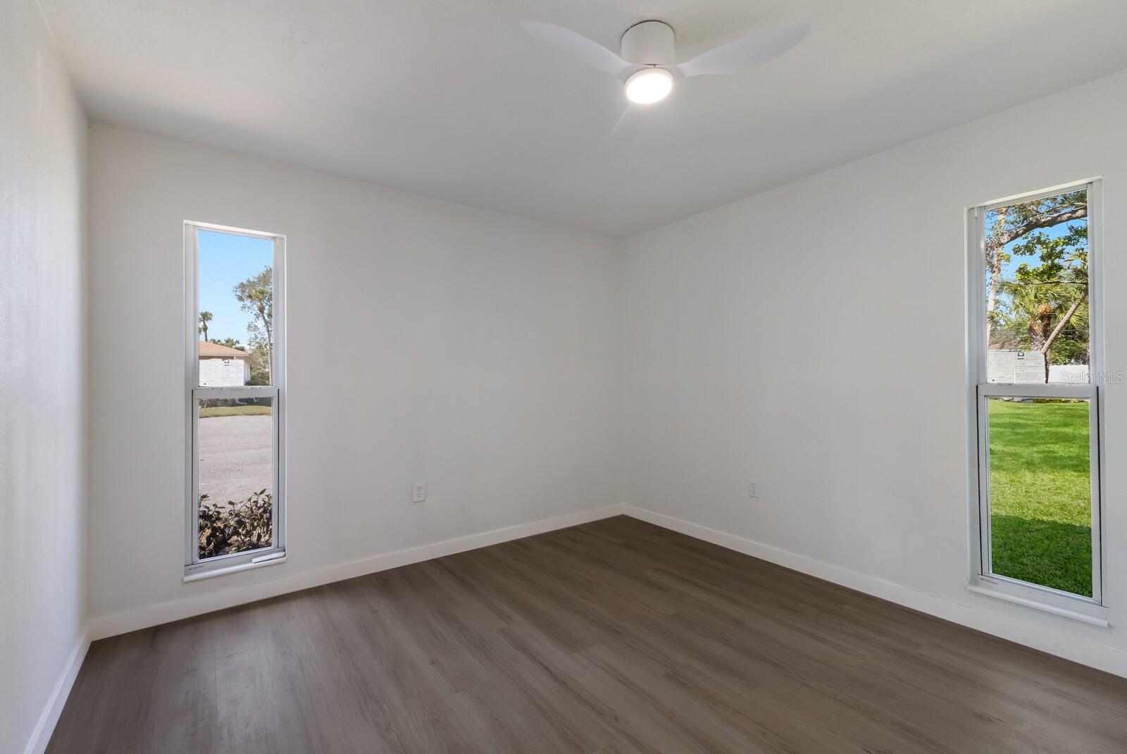 5011 LIVE OAK CIR