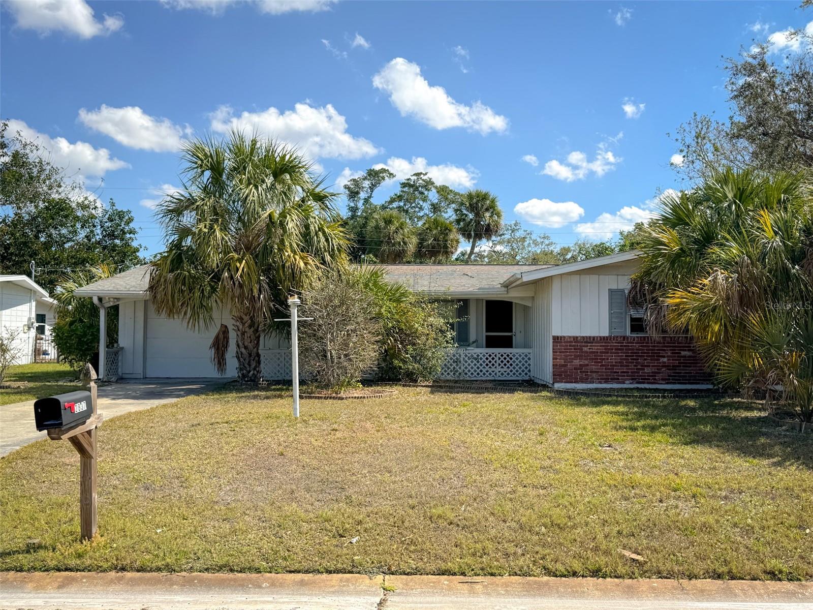 2837 WOODCREST DR