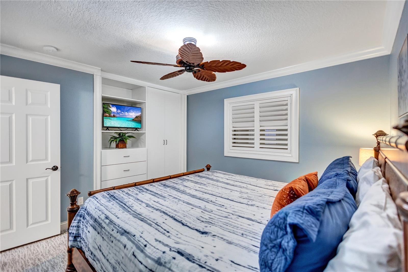 6140 MIDNIGHT PASS RD #103