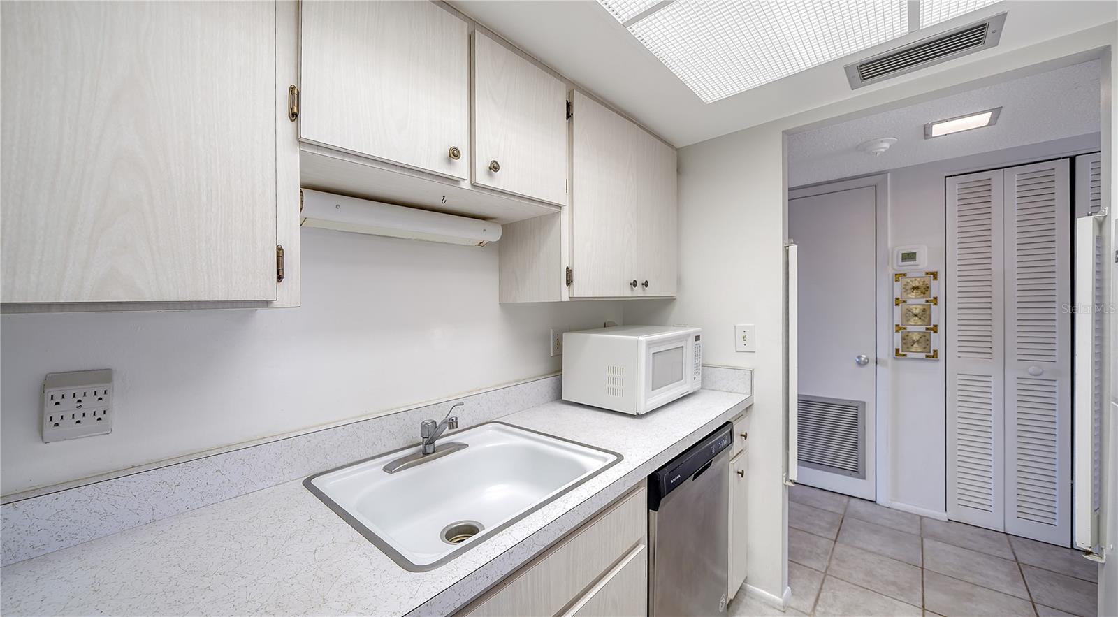 8625 MIDNIGHT PASS RD #305B