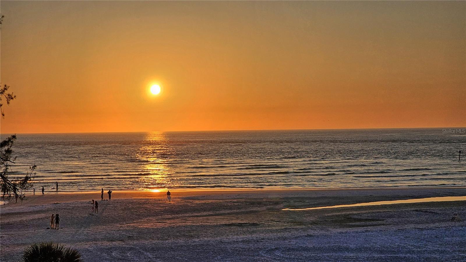 20 WHISPERING SANDS DR #406