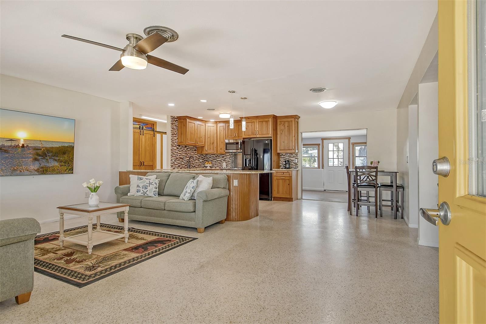 568 SHERIDAN DR