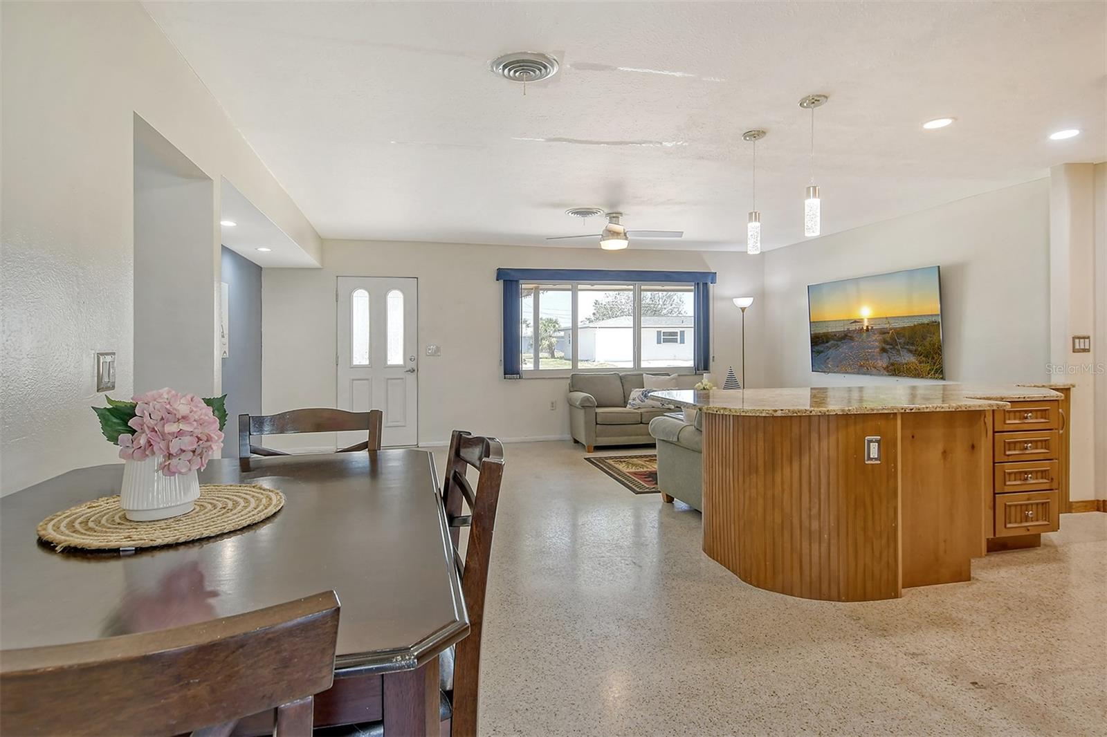 568 SHERIDAN DR
