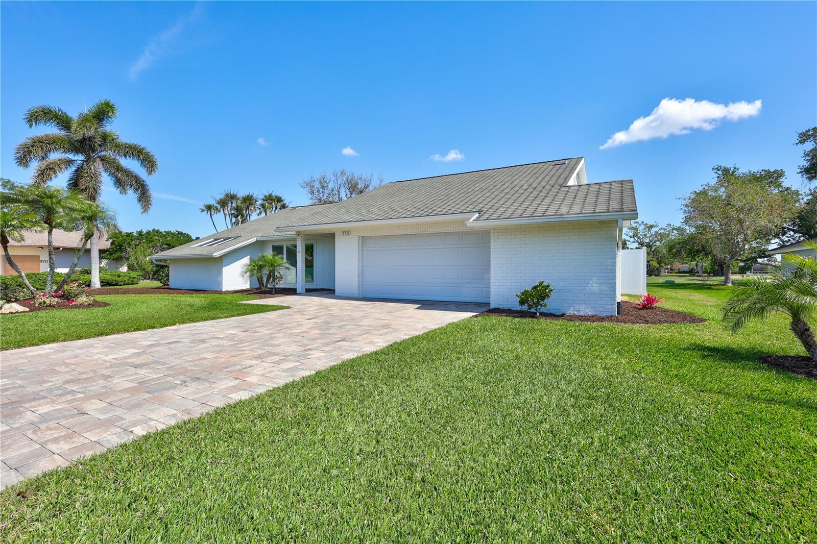 3725 SPYGLASS HILL RD