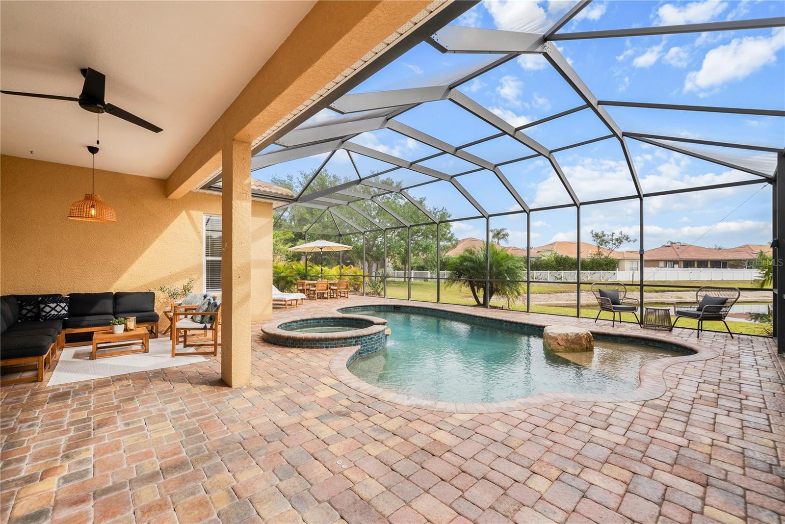 1189 FRASER PINE BLVD