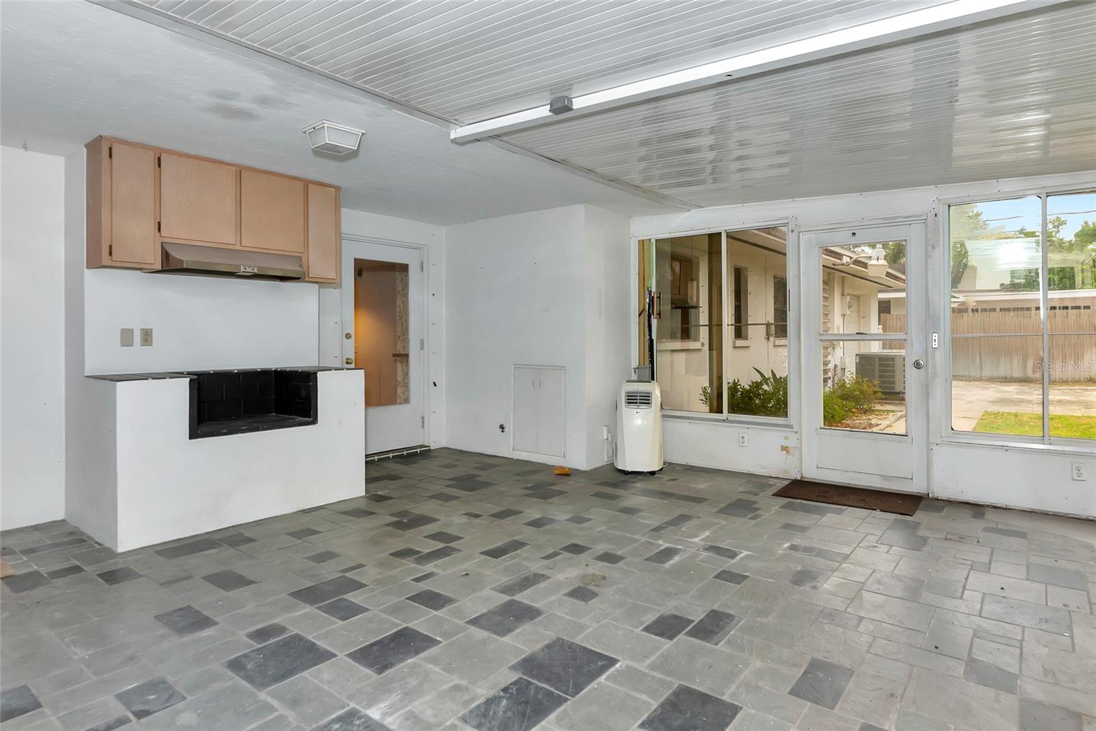 320 25TH ST W