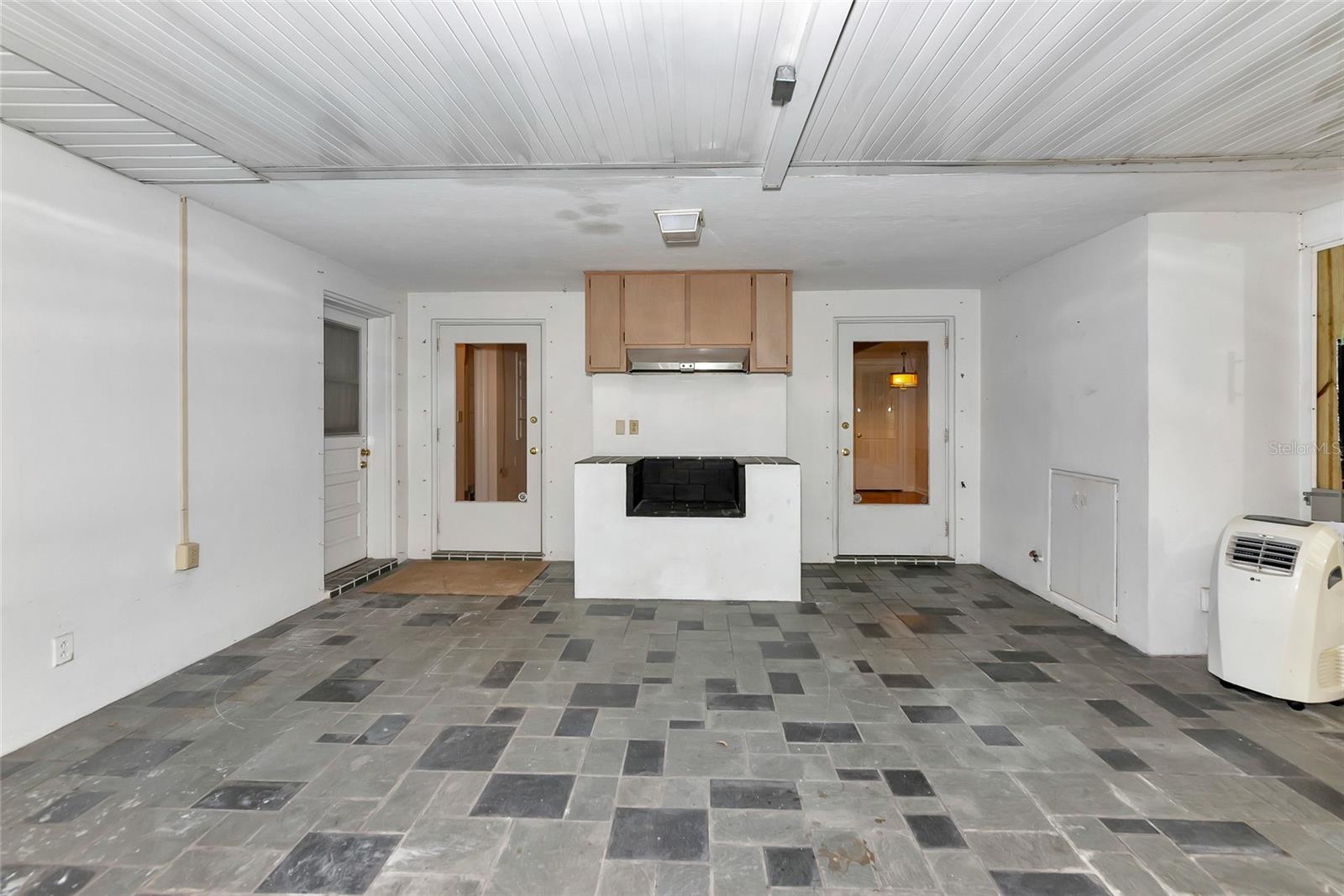 320 25TH ST W