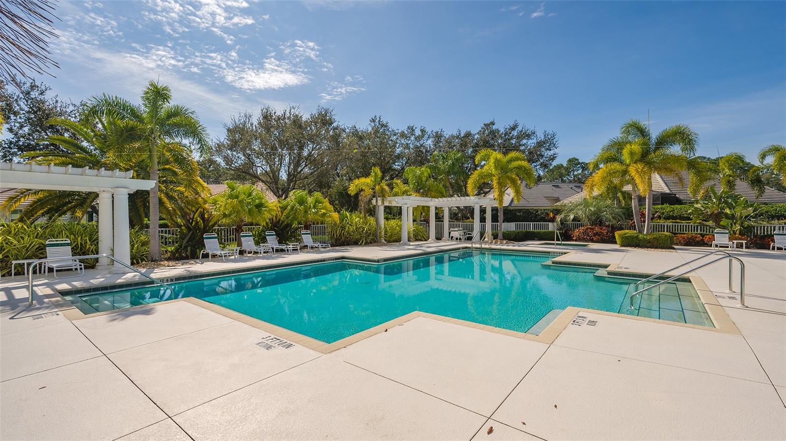 6642 OAKLAND HILLS DR