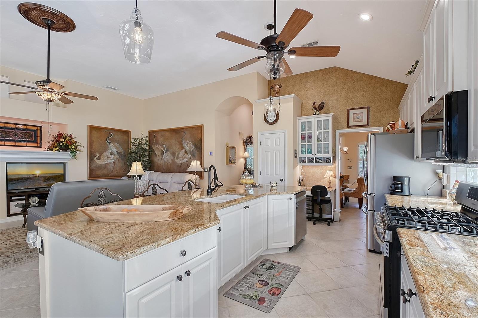 6642 OAKLAND HILLS DR