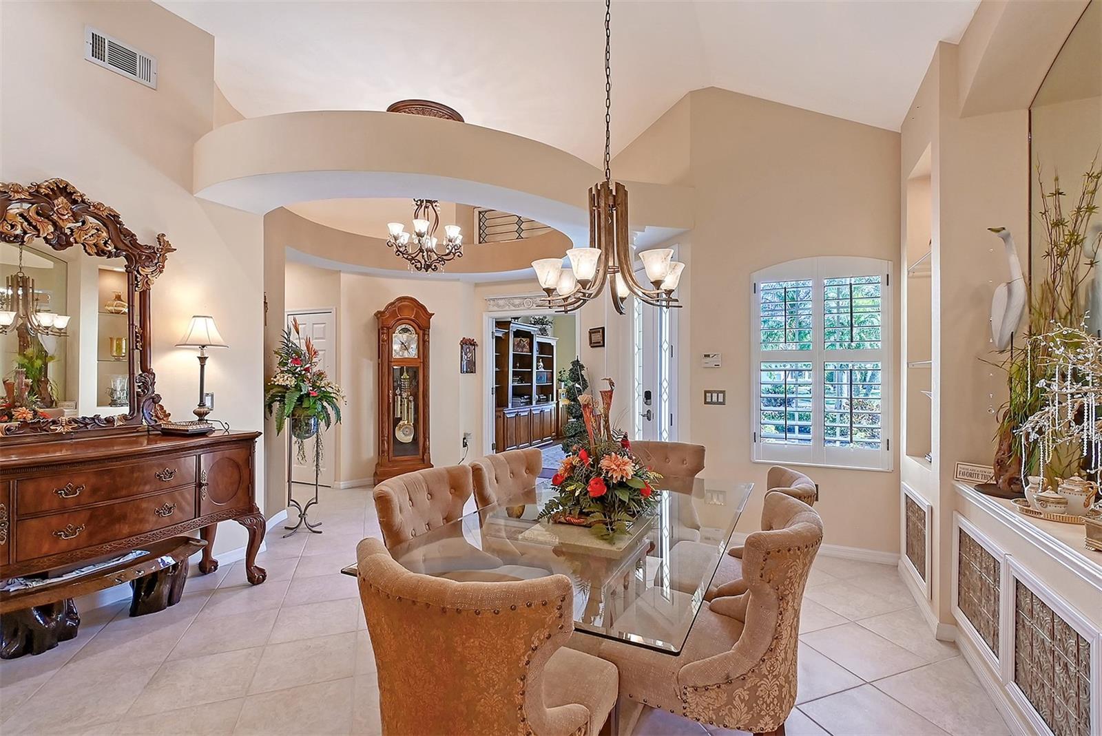 6642 OAKLAND HILLS DR