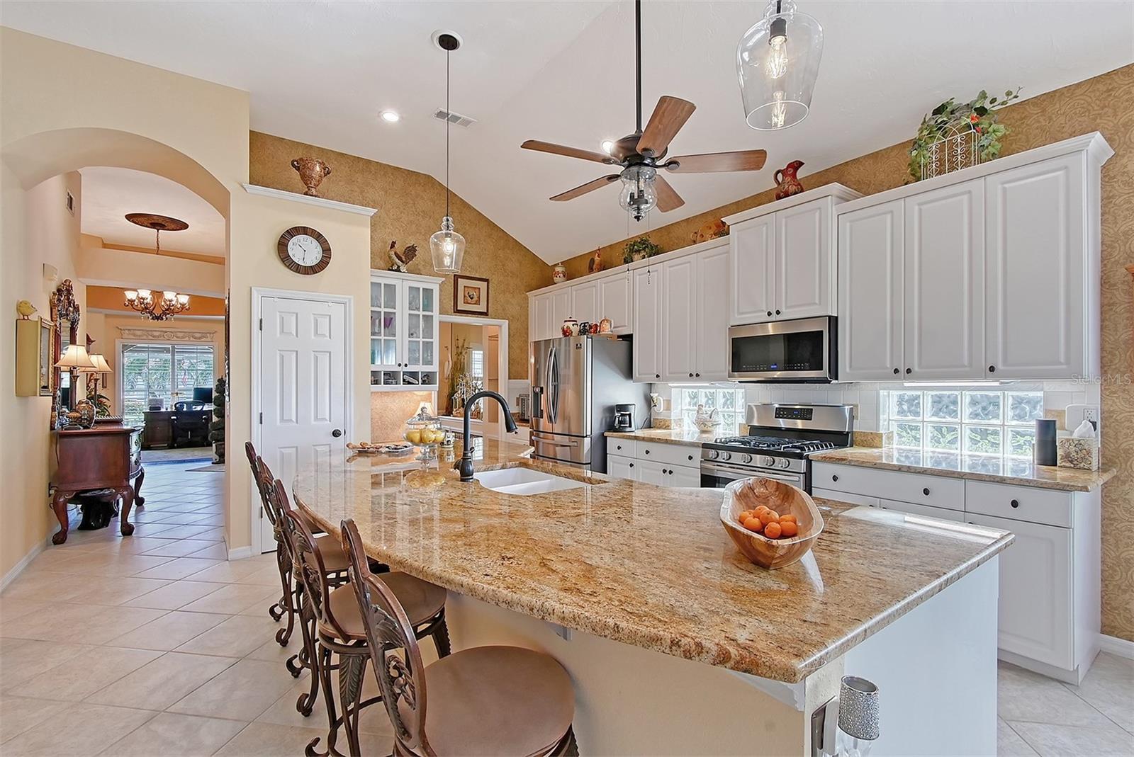 6642 OAKLAND HILLS DR