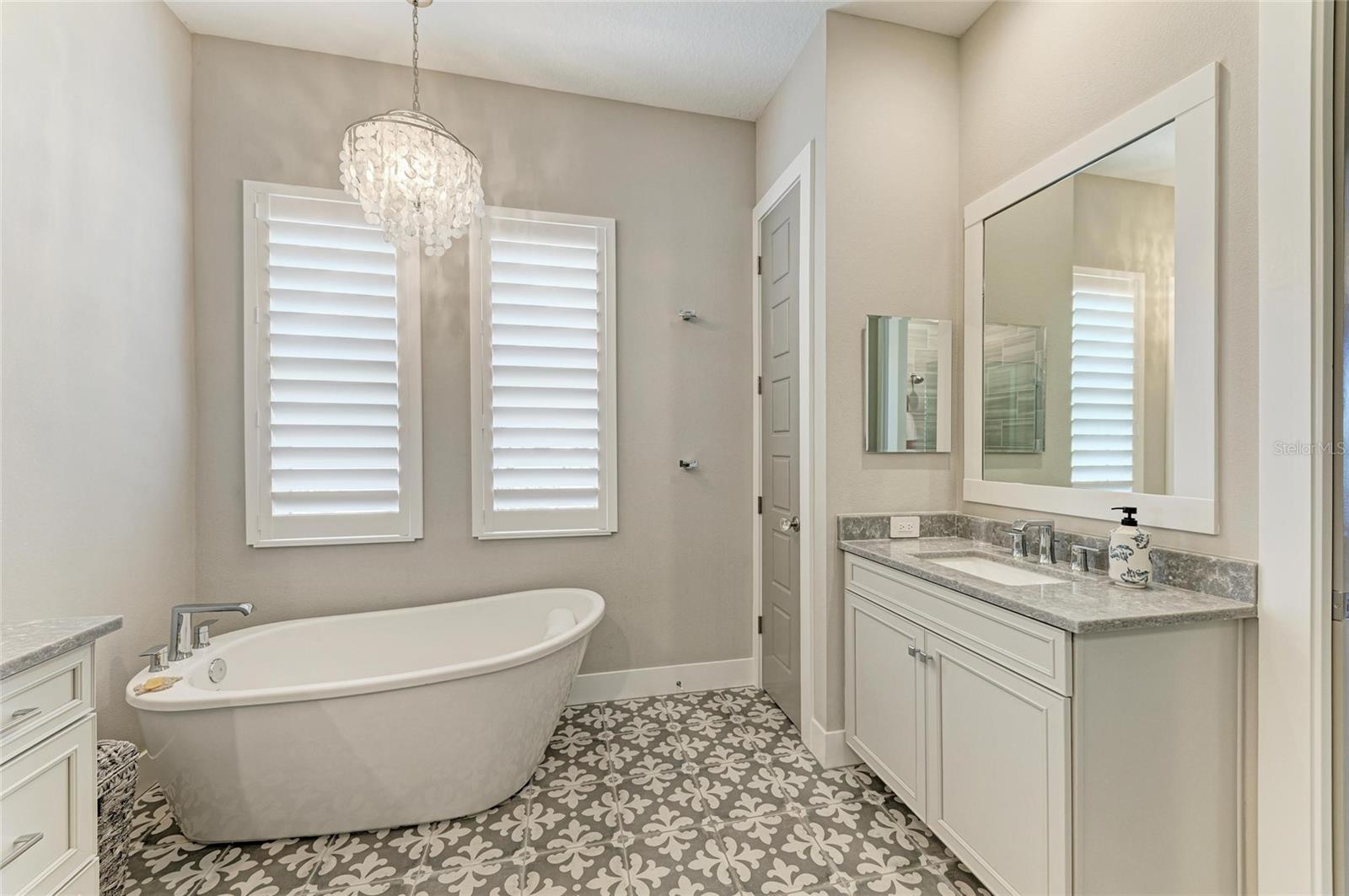 8059 WATERBEND TRL
