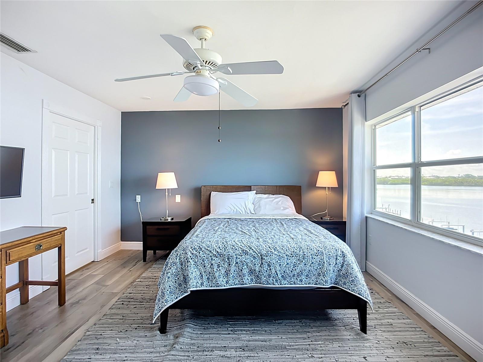 2424 BAY DR #2424/2426