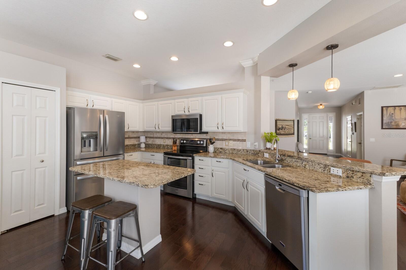 6523 BLUE GROSBEAK CIR