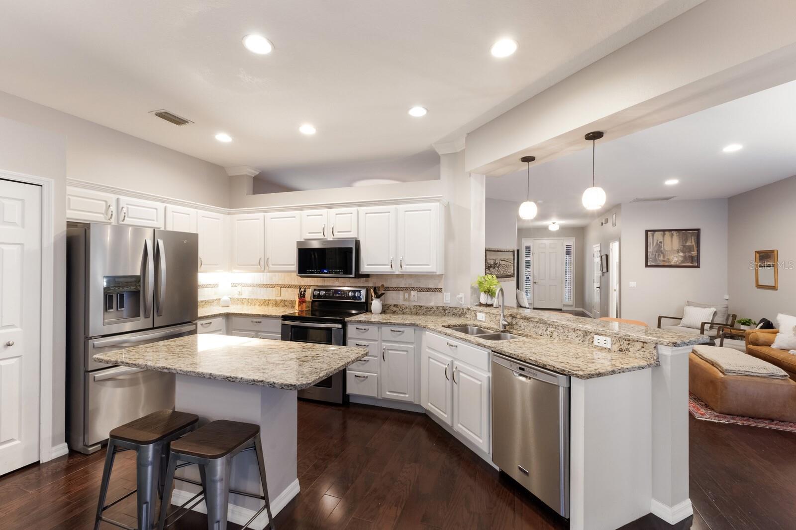 6523 BLUE GROSBEAK CIR