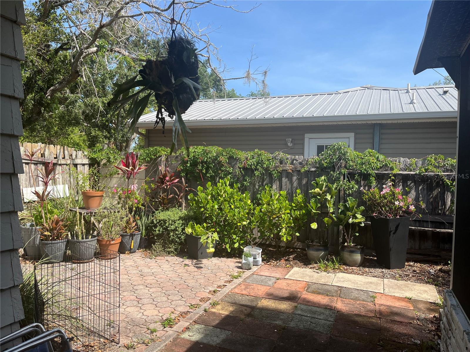2415 PELICAN DR
