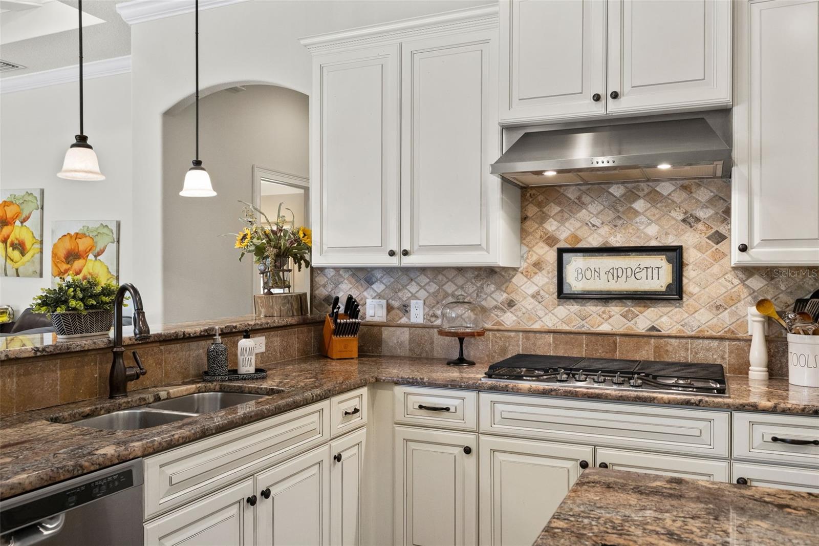 2152 MAJESTIC OAKS BLVD