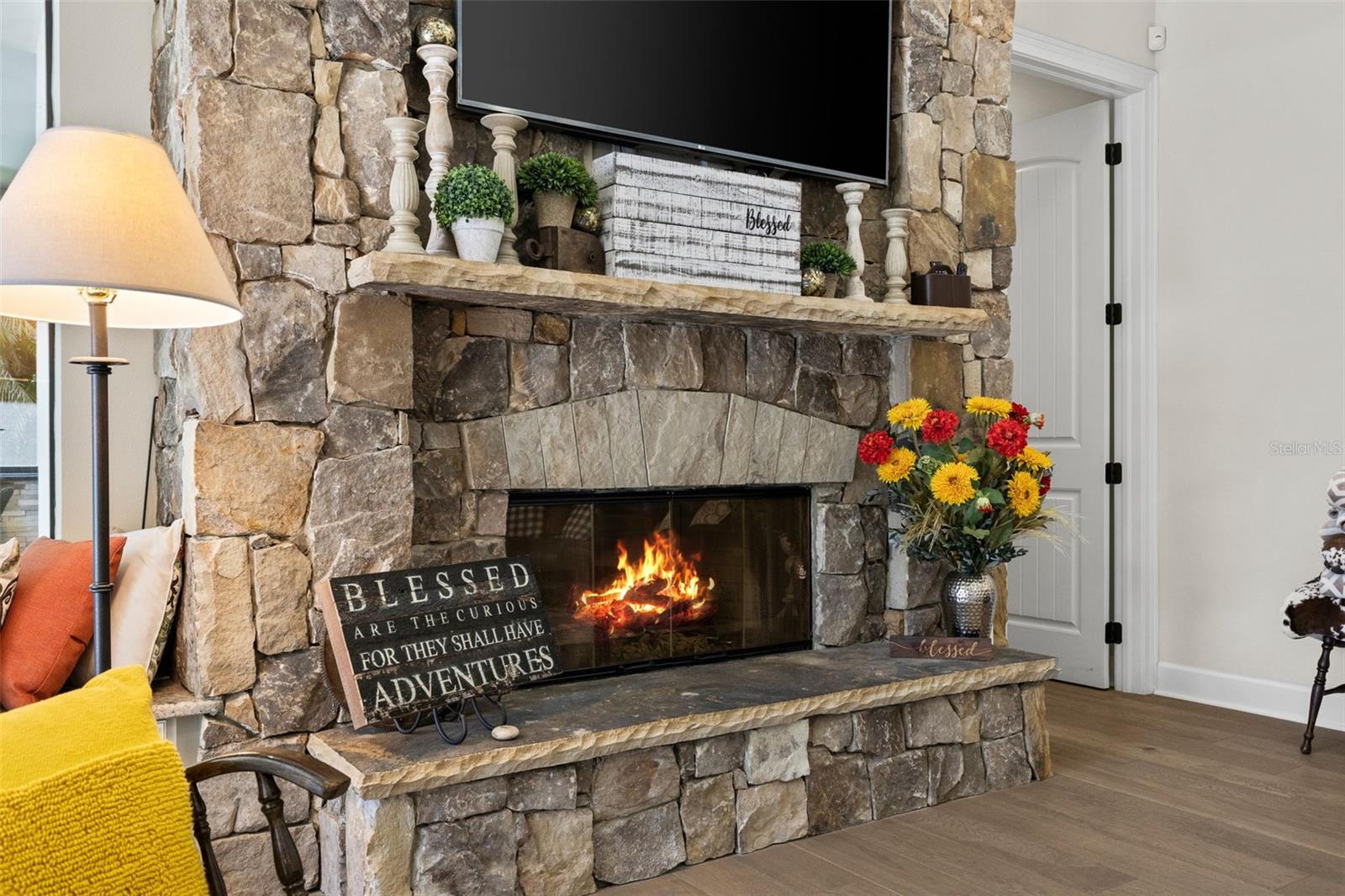 2152 MAJESTIC OAKS BLVD