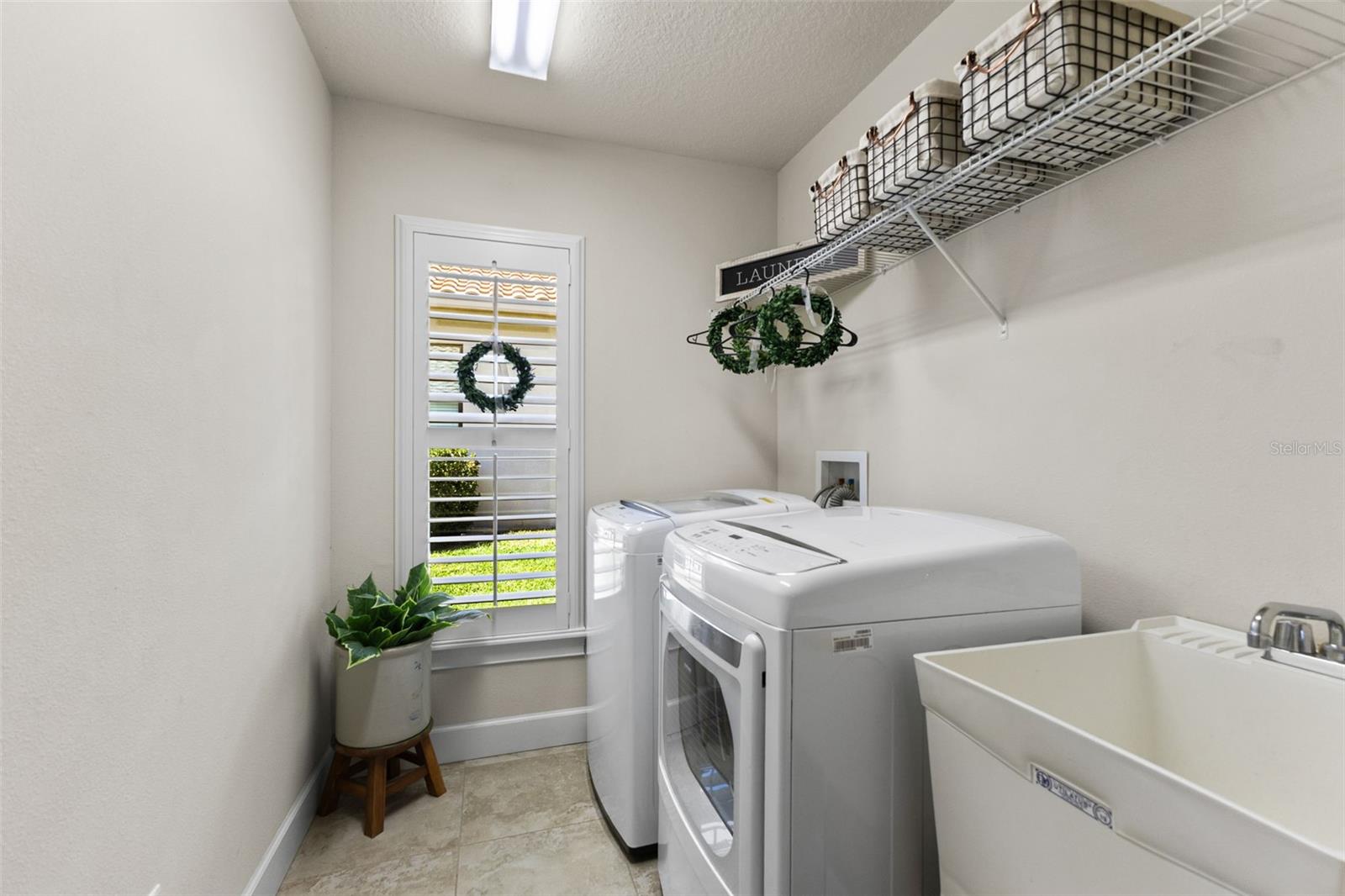 2152 MAJESTIC OAKS BLVD