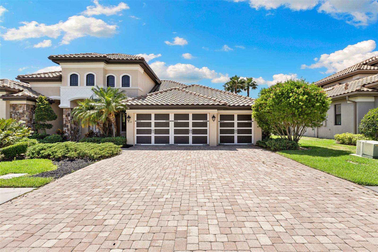 2152 MAJESTIC OAKS BLVD