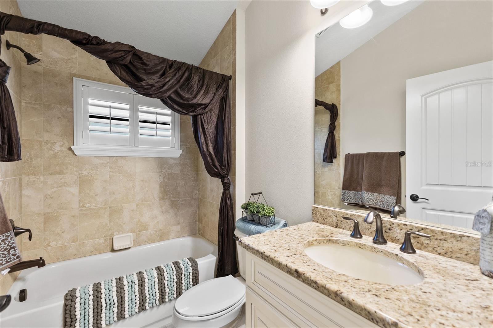 2152 MAJESTIC OAKS BLVD