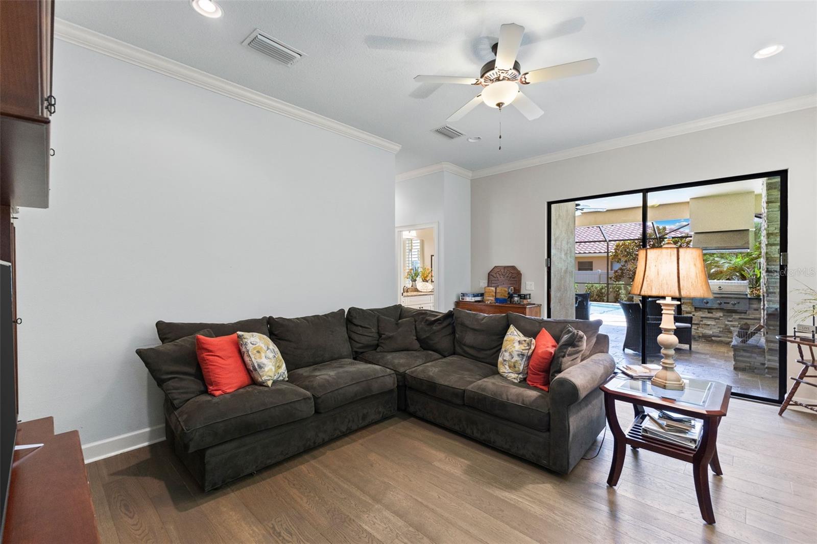 2152 MAJESTIC OAKS BLVD