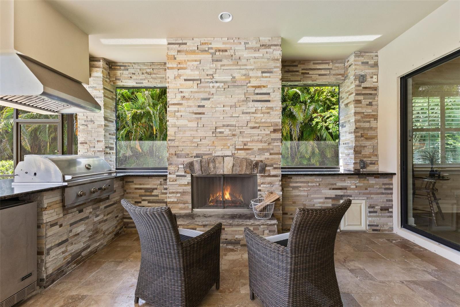 2152 MAJESTIC OAKS BLVD