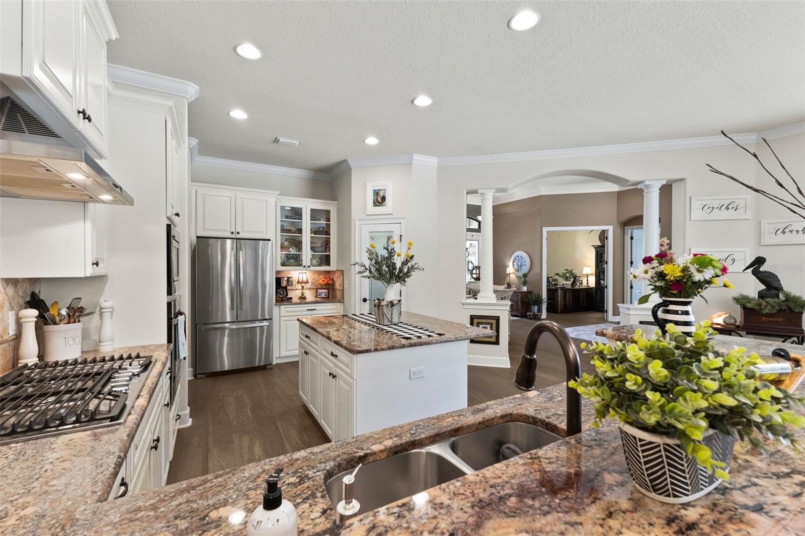 2152 MAJESTIC OAKS BLVD