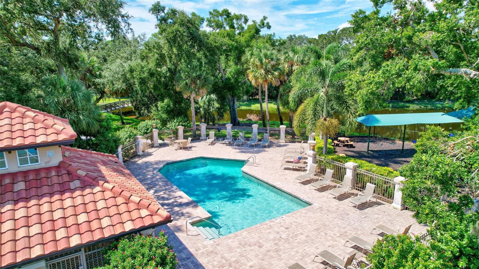 5285 FAR OAK CIR