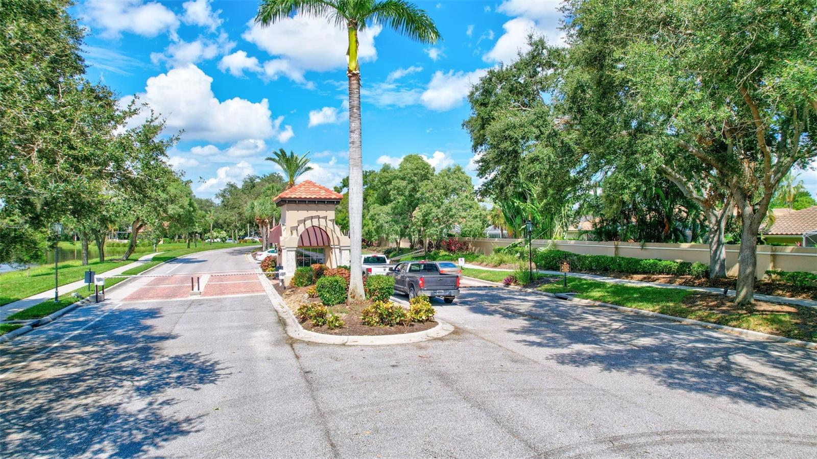 5285 FAR OAK CIR