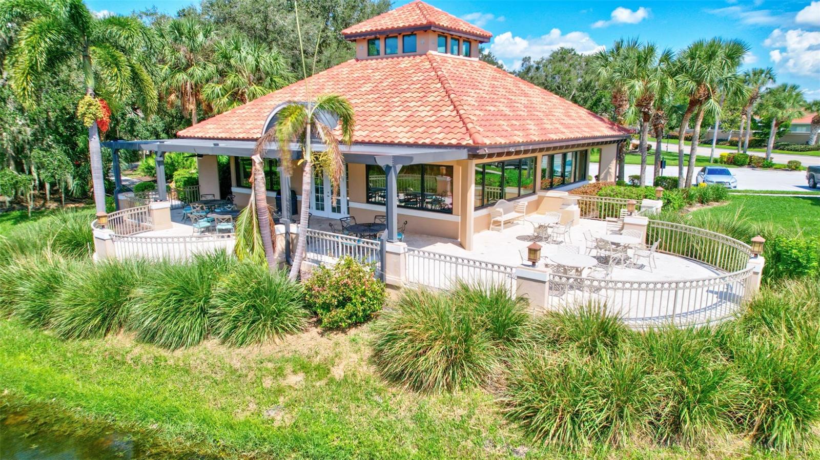 5285 FAR OAK CIR
