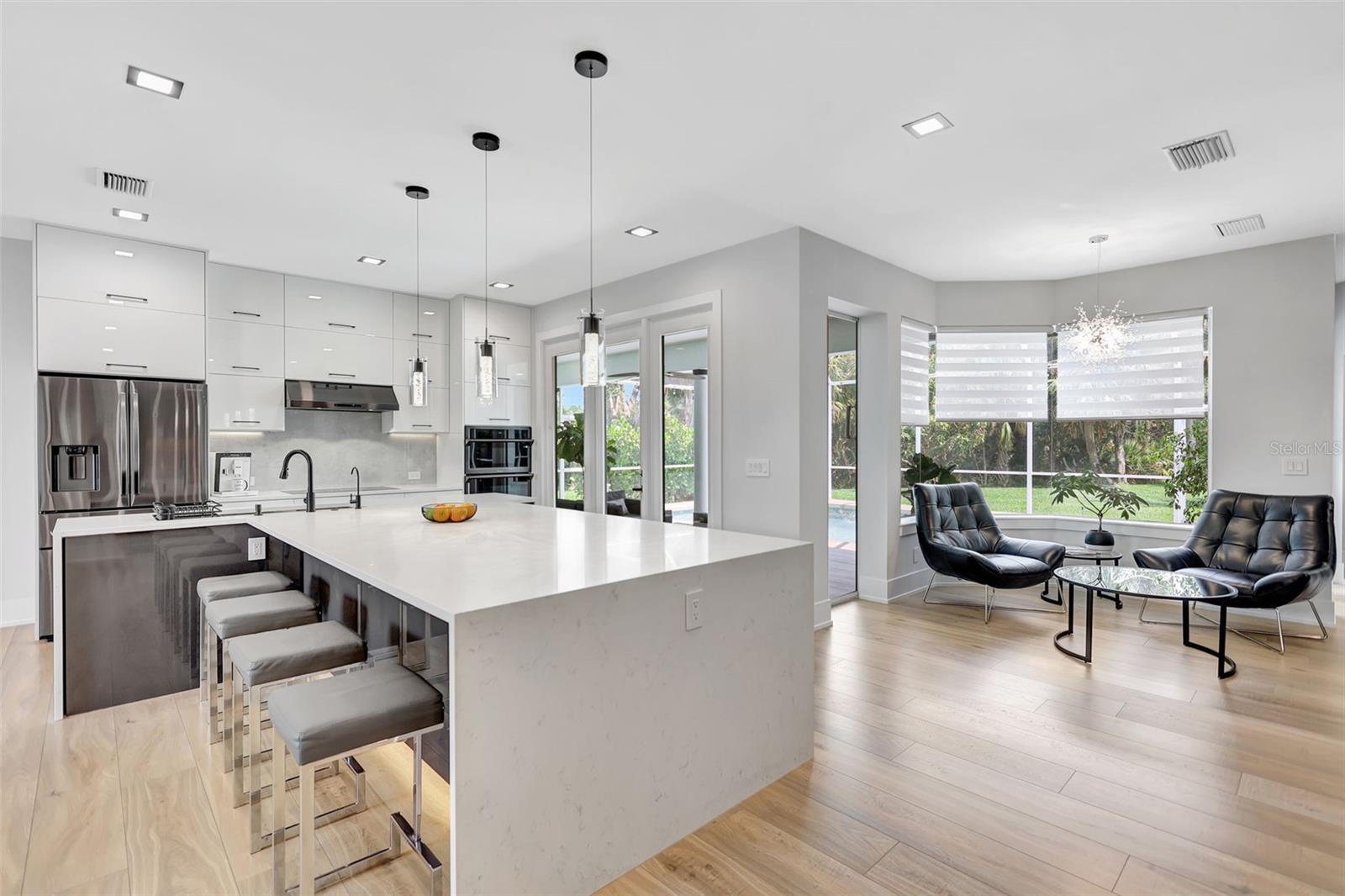 5285 FAR OAK CIR